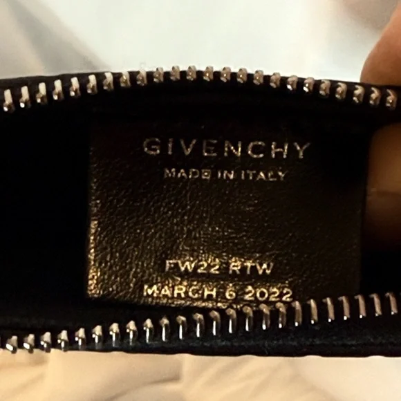 Givenchy 4G Runway Pouch - Picture 3 of 3
